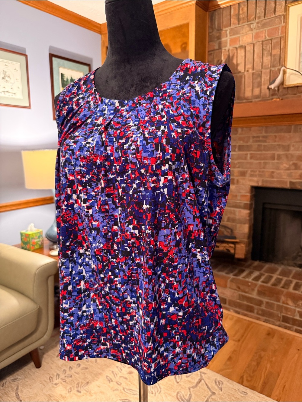 Kasper Sleeveless Abstract Print Tank Top Blouse in Blue & Red